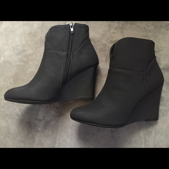 Women’s Black Suede Ankle Wedge Boots New in Box - Picture 2 of 16